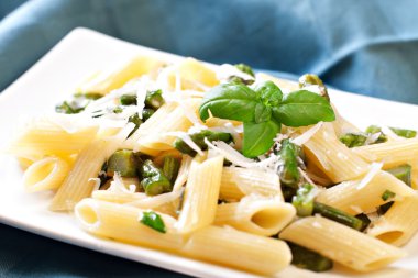 Kuşkonmaz ile lezzetli makarna