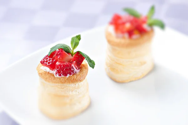 Strawberry Tart  in Puff Pastries — Stock Photo, Image