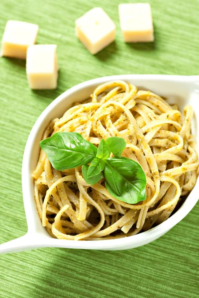 Spaghetti with pesto sauce — Stock Photo, Image