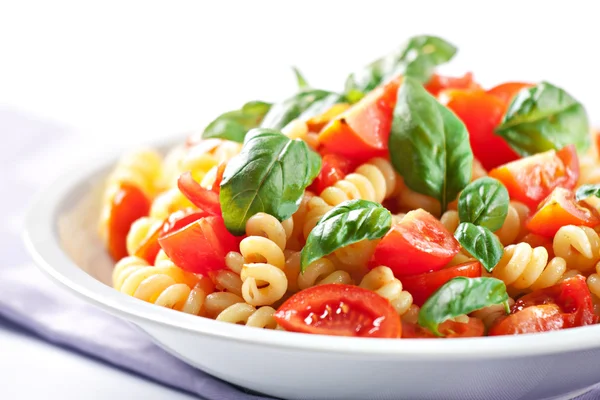 Nudeln mit frischen Tomaten — Stockfoto