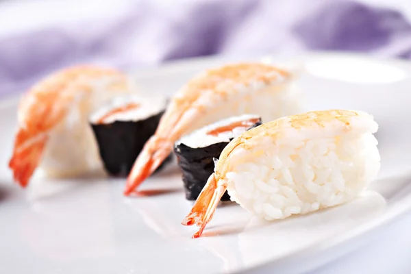 Вкусные свежие суши — стоковое фото