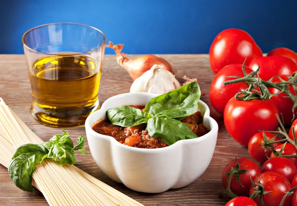 Bolognese sauce in bowl — Stock Photo, Image