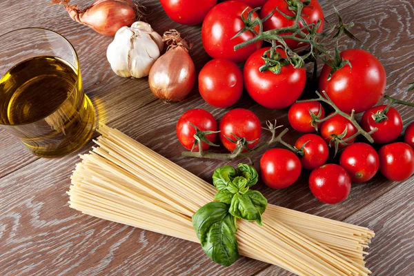 Ingredienti per spaghetti con salsa — Foto Stock