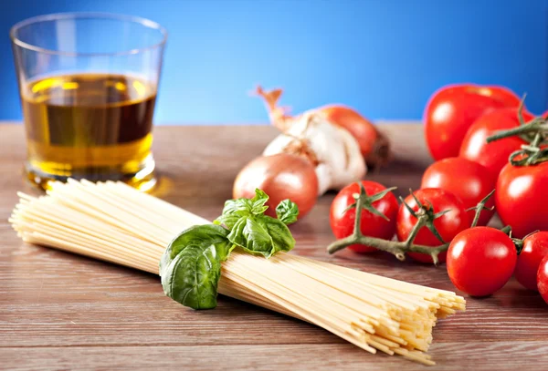 Ingredientes para espaguete com molho — Fotografia de Stock