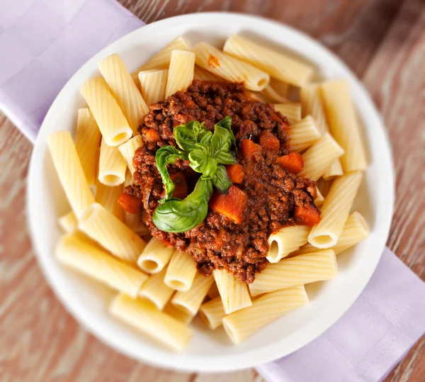 Macarrão Bolonhesa na placa — Fotografia de Stock