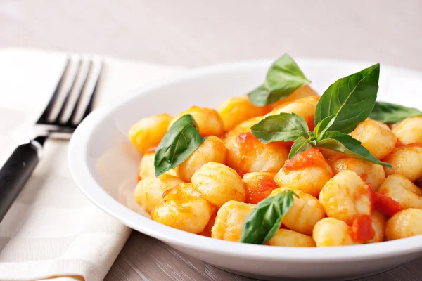 Gnocchi with basil leaves — Stock Photo, Image