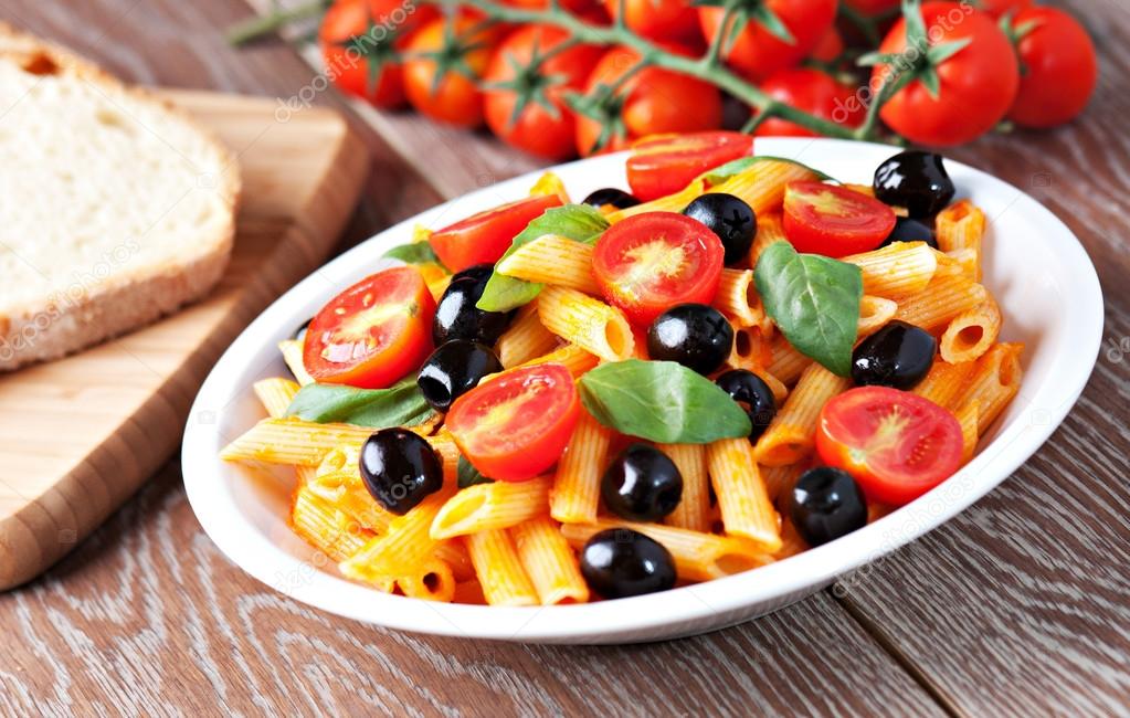 Pasta with tomato sauce and olives
