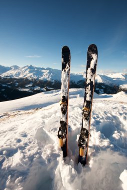 Karda dağlarda Kayak