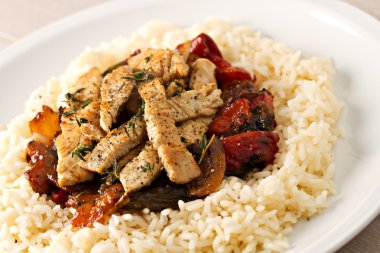 ızgara tavuk pilav ile