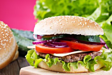 büyük taze hamburger