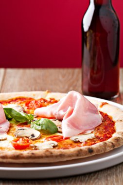 Pizza jambon ve muhrooms