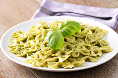 lezzetli makarna al pesto