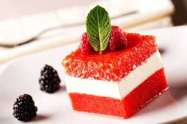 Taze dutlu Panna Cotta.