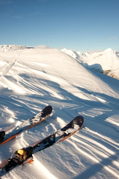 Skis in snow at Mountains — Stock Photo, Image