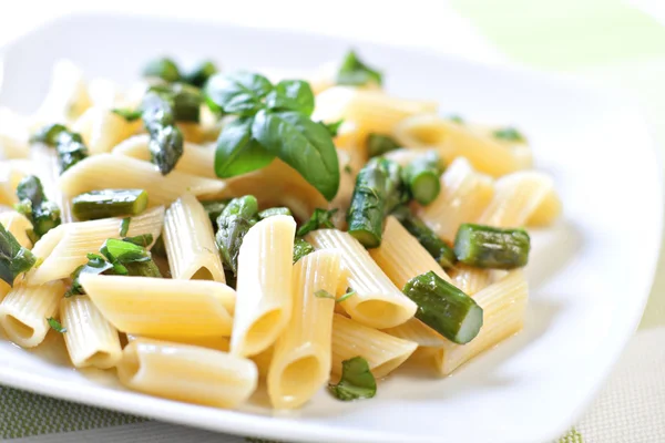 Italiaanse pasta met asperges — Stockfoto
