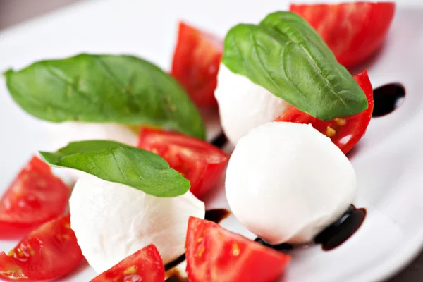 Deliciosa salada caprese — Fotografia de Stock