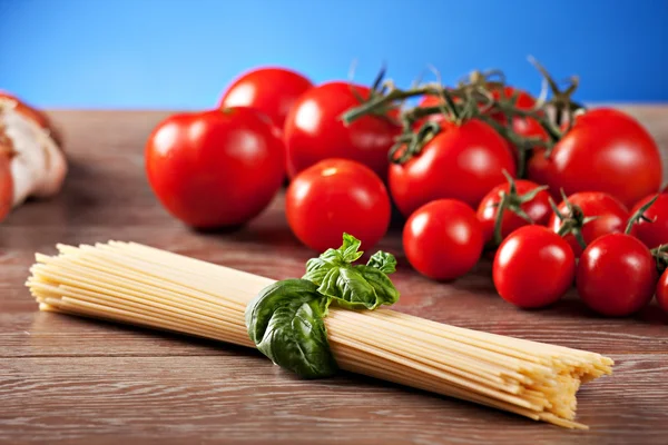 Ingredientes para espaguete com molho — Fotografia de Stock