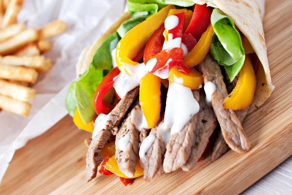 Appetizing Fajitas with fries — Stock Photo, Image