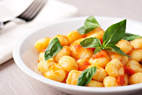 Gnocchi with  basil leaves — Stock Photo, Image