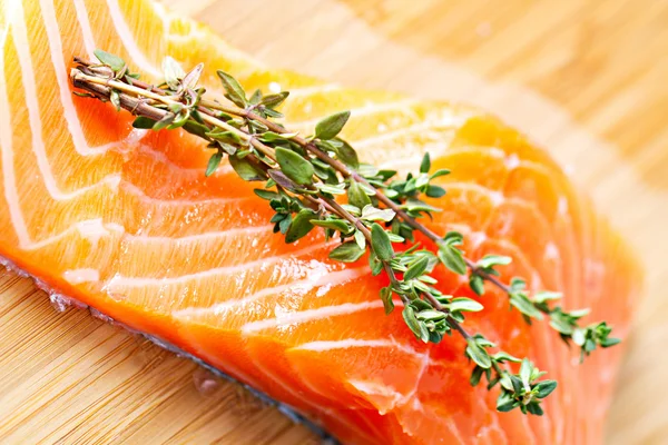 Raw salmon fillet — Stock Photo, Image