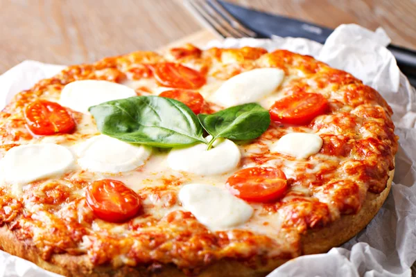 Deliciosa Pizza Margherita — Fotografia de Stock