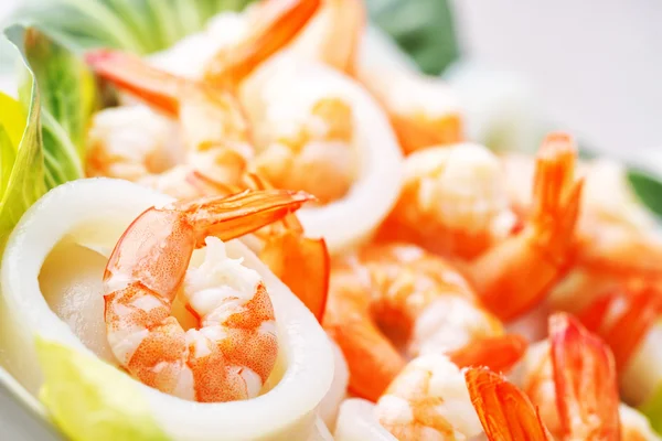 Shrimps and squids salad — Stock Photo, Image