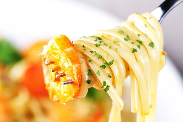 Fettuccine with shrimps and squids — Stock Photo, Image
