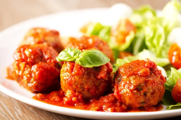 Italian Traditional Meatballs with salad — Stock Photo, Image