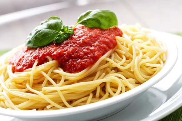 Spaghetti con salsa di pomodoro — Foto Stock