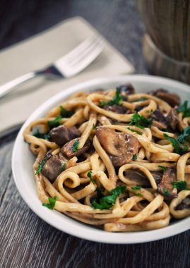 İtalyan Tagliatelle mantarlı