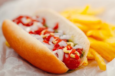 Hardallı hotdog lezzetli