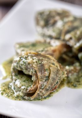 lezzetli dolma enginar