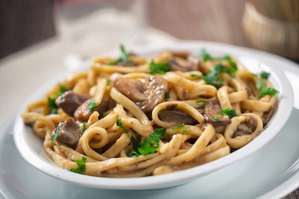 Italienska Tagliatelle med svamp — Stockfoto