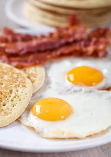 Pancakes with Bacon and Eggs — Stock Photo, Image