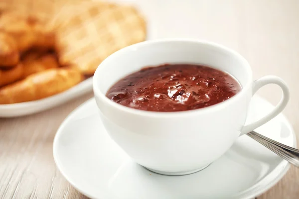 Chocolate caliente en taza —  Fotos de Stock