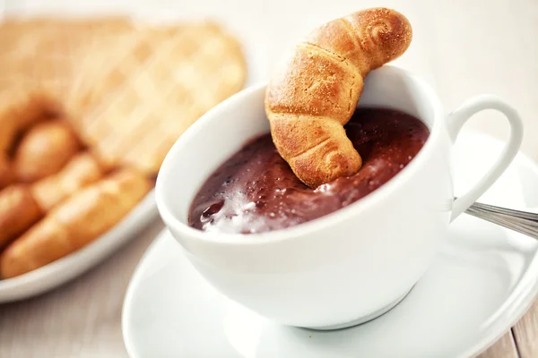 Chocolate caliente en taza — Foto de Stock