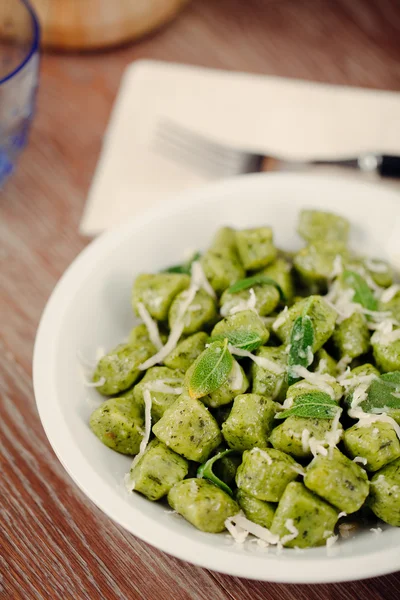 Gnocchi de papa con mantequilla de salvia — Foto de Stock