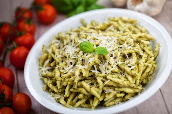 Italiaanse pasta met pestosaus — Stockfoto