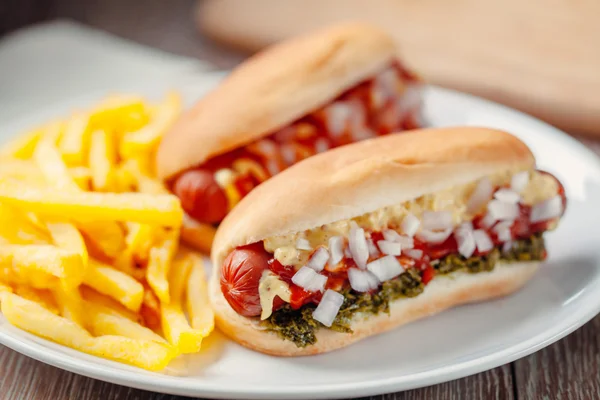 Delicioso Hotdog com batatas fritas — Fotografia de Stock