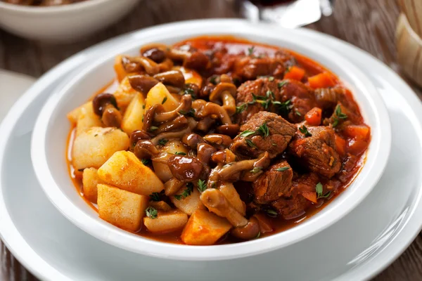 Hot stew with mushrooms and potatoes — Stock Photo, Image