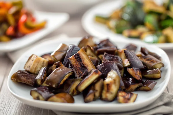 Melanzane arrosto su piatto — Foto Stock