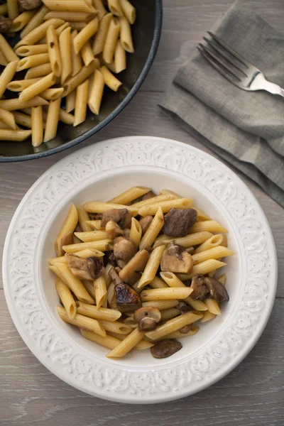 Deliziosa pasta con funghi — Foto Stock