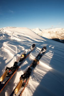 Karda dağlarda Kayak