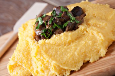 mantar ile lezzetli polenta