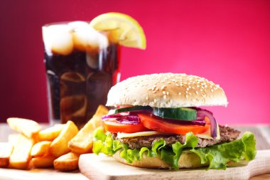 Taze Hamburger patates kızartması ile