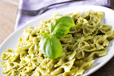 lezzetli makarna al pesto