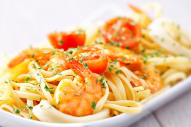 Karides ve kalamar ile Fettuccine
