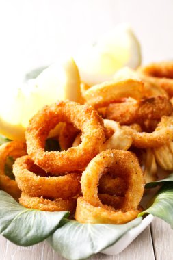 Kızarmış calamaris ve karides