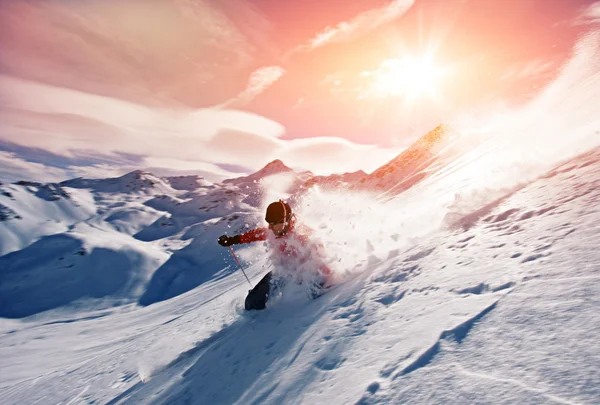 Young man skiing — Stock Photo, Image