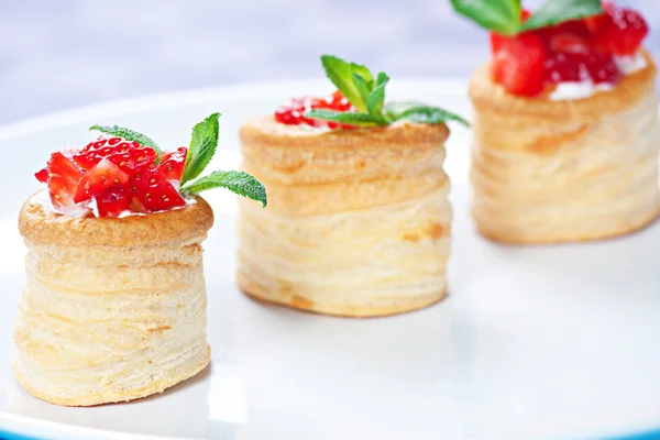 Fresh Cream in Puff Pastries — Stock Photo, Image